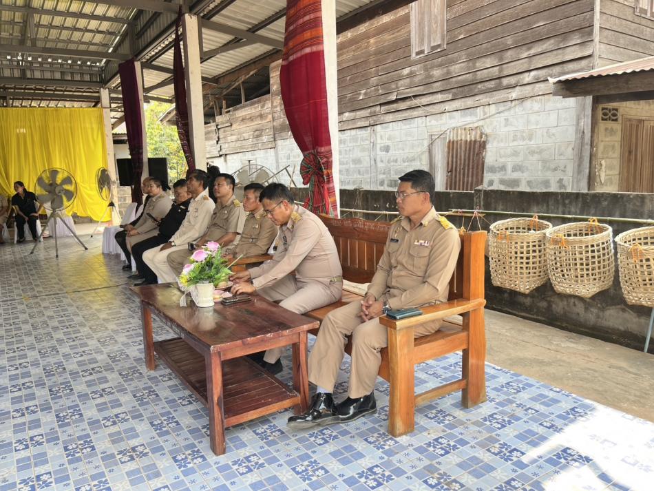 นายคาร สุยะรัตน์ นายกองค์การบริหารส่วนตำบลโนนงาม พร้อมด้วย คณะผู้บริหาร ข้าราชการ พนักงาน ร่วมโครงการคัดเลือกหมู่บ้านเข้มแข็ง ตามแนวทางแผ่นดินธรรม แผ่นดินทอง (หมู่บ้านอยู่เย็น) ระดับจังหวัด  ณ ศาลาประชาคมบ้านม่วงโป้ หมู่ที่ ๑ ตำบลโนนงาม อำเภอปทุมราชวงศา จังหวัดอำนาจเจริญ  