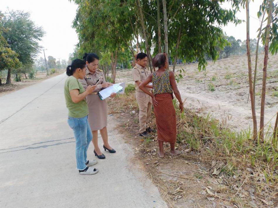 นางสาวกฤษณารัตน์ กุลสิงห์ ปลัดองค์การบริหารส่วนตำบล พร้อมด้วย นายพิเชษฐ์ ศรีจันทร์ นิติกรชำนาญการ ลงพื้นที่ไกล่เกลี่ยข้อพิพาท กลุ่มใช้น้ำประปาโซล่าเซลล์ หมู่ที่ ๘ ตำบลโนนงาม