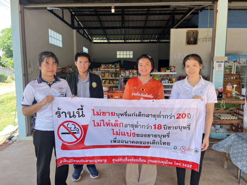 กองสาธารณสุขและสิ่งแวดล้อม ลงพื้นที่รณรงค์ ประชาสัมพันธ์ เชิญชวนร้านค้า/ผู้ประกอบการในพื้นที่ ลดเลิกใช้โฟมและพลาสติก รวมทั้งรณรงค์ป้องกันและควบคุมเครื่องดื่มแอลกอฮอล์และยาสูบ มุ่งเน้นการสื่อสารสร้างความตระหนักรู้ เพื่อสร้างสภาพแวดล้อมที่ปลอดภัย ลดผลกระทบต่อสุขภาพ และลดอุบัติเหตุในชุมชน